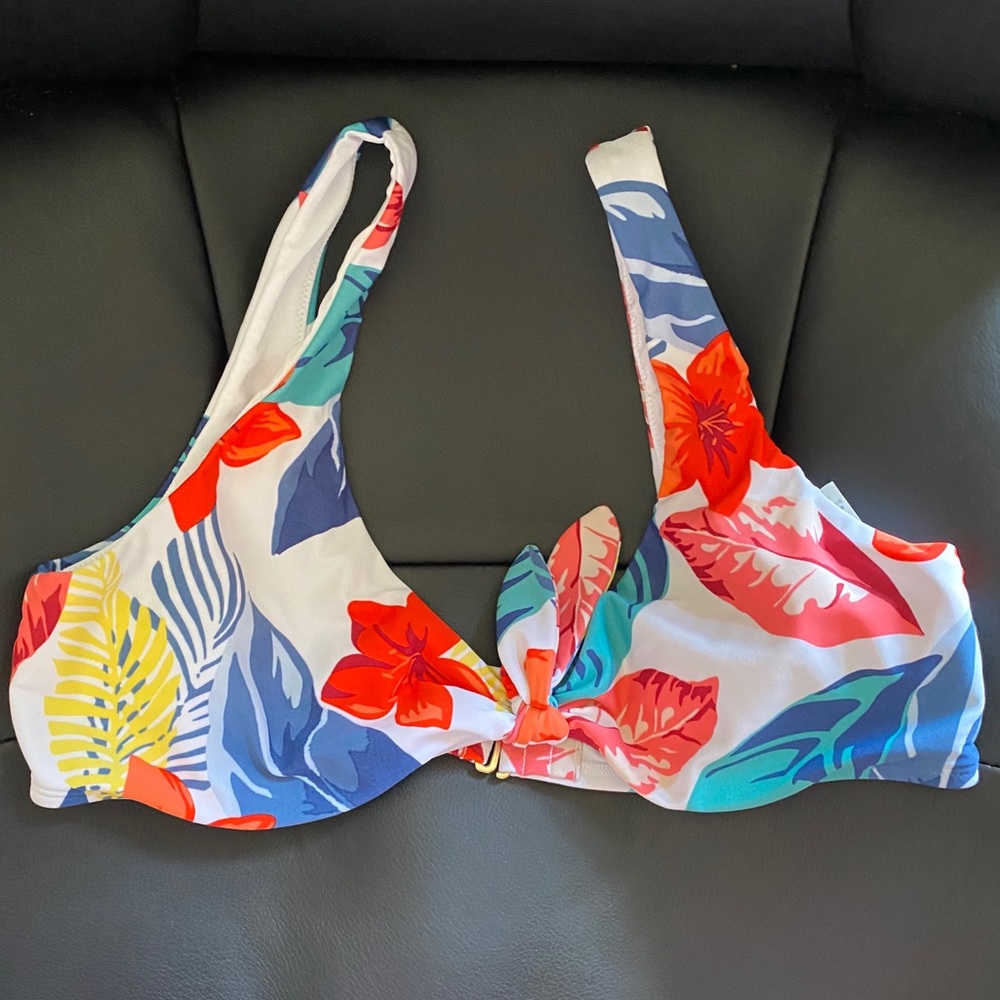 Floral Hollister bikini top!